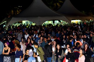 Público lotou a Praça Cívica (Foto: Twin Alvarenga)