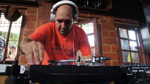  DJ Kalango, que tocará durante boa parte do evento, fechará os trabalhos com o melhor de forró, xote, coco, xaxado e baião (Foto: Divulgação)