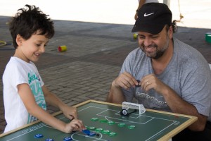 Cláudio Rebello e o filho Miguel  saem da Zona Norte para se divertirem no Domingo no Campus (Foto: Victor Marcelino)