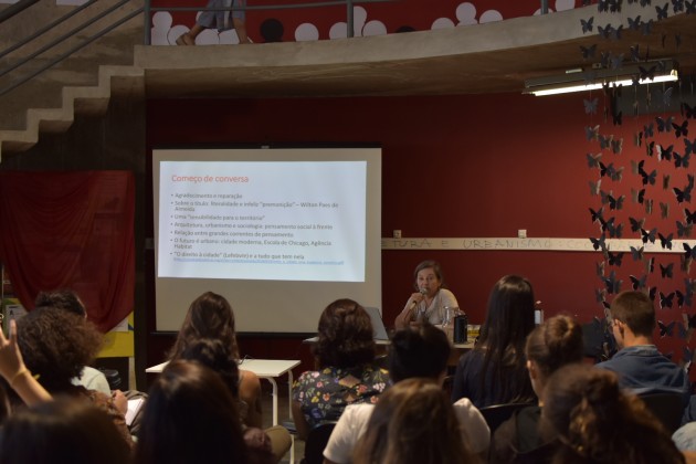 Professora Beatriz Teixeira ministrou a palestra  “Cidade, nossa cidade e o direito à vida” (Foto: Gustavo Tempone)