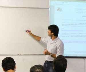 Na foto: Professor Vinícius Firme. Seminário 1-2017.
