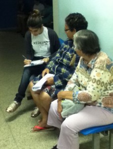 Estudantes da UFJF entrevistaram pacientes na primeira fase do projeto (Foto: Divulgação)