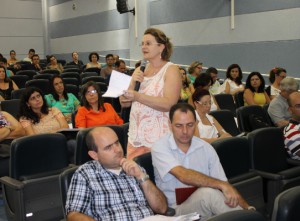 Professora Ângela Gollner levantou a possibilidade de servidores do HU coordenarem projetos de extensão (Foto: Willian Oliveira/Proex)