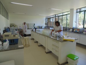 Um dos laboratórios do projeto.   Foto: Ana Carolina/ Proex